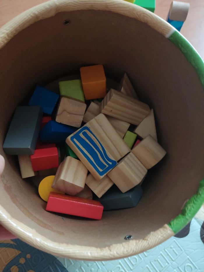 Seau de bûchettes et formes en bois - photo numéro 5