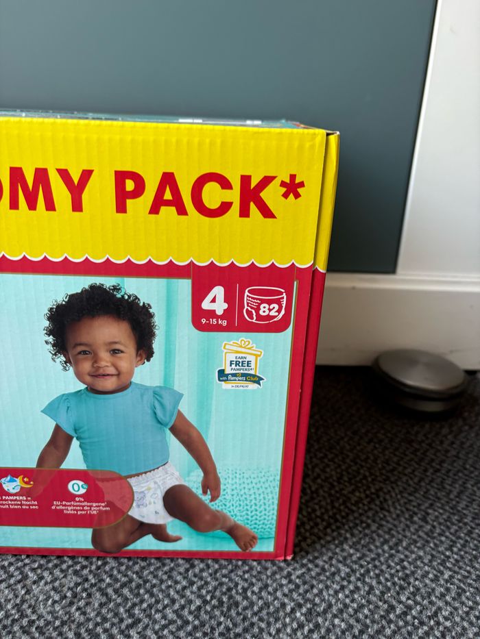 Un pack de couches Pampers premium pants Taille 4 9/15 kg - photo numéro 2