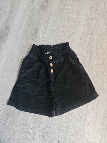 Short tape à l'œil