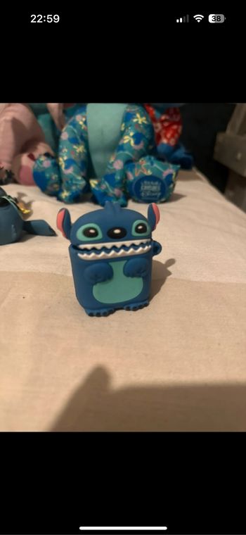 Figurine stitch protection air pods