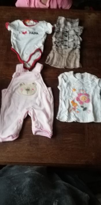 Vêtement Fille 3 mois autres photos sur demande 3 sac de vêtements