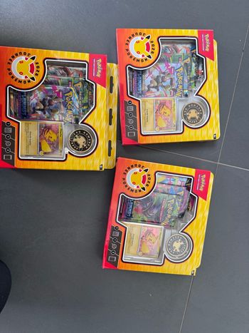 Lot 3 coffrets Pokémon 30 abîmé 