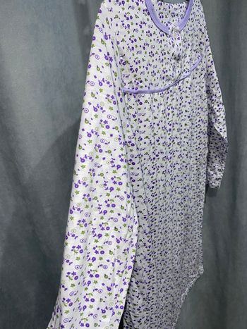 Chemise de nuit fleurs violettes