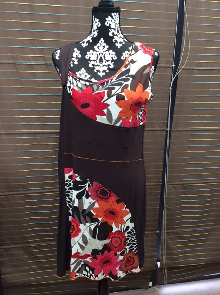 Robe originale brune à fleurs orange neuve (n°26)