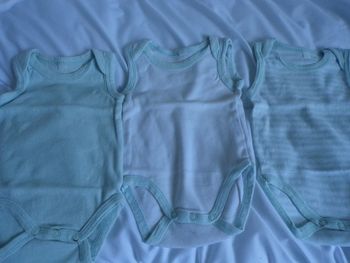 Lot de 3 bodys sans manches 3 mois