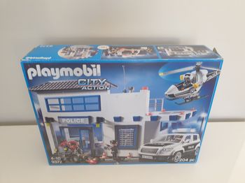 Caserne de police playmobil avec hélicoptère