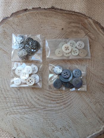 Lot de 4 sachets de boutons