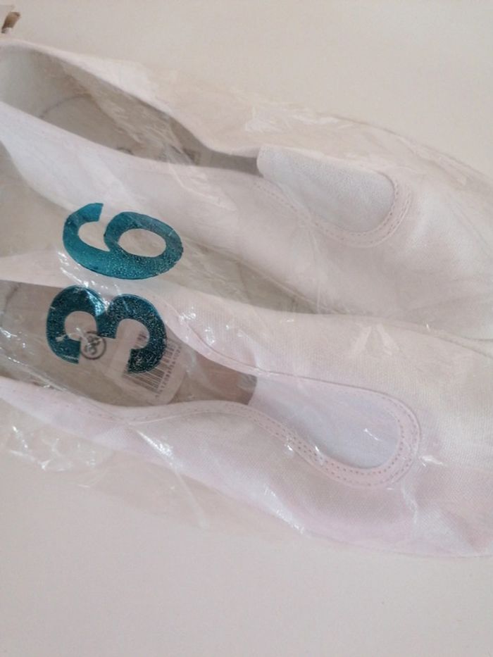 Sandales de gymnastique 36 - photo numéro 4