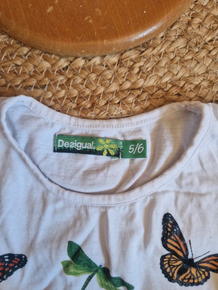 Jolie tee-shirt blanc motifs été fille desigual 5 ans - photo numéro 5