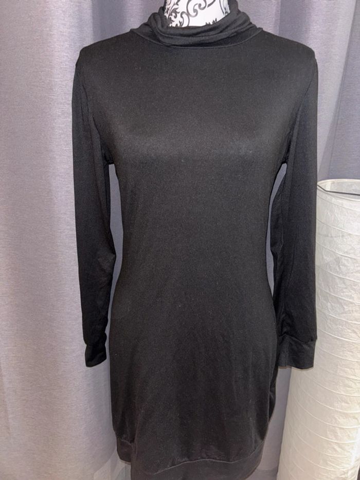 Jolie robe noire col roulé taille S