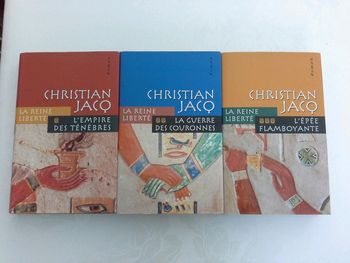 Livre -Christian Jacq -la reine liberté  (3 volumes )