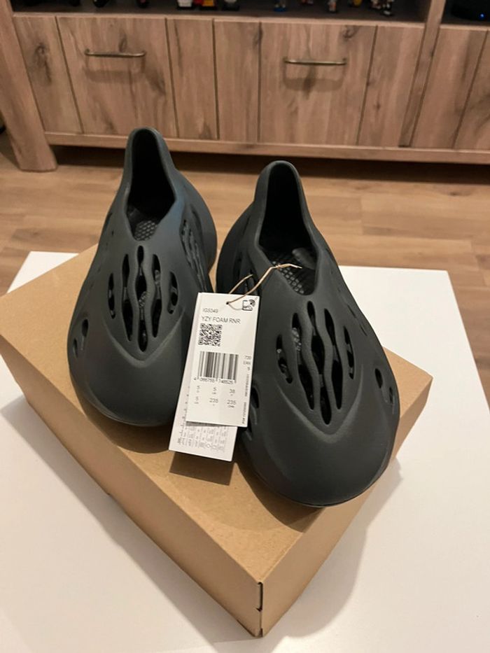 Yeezy foam Carbon - photo numéro 4