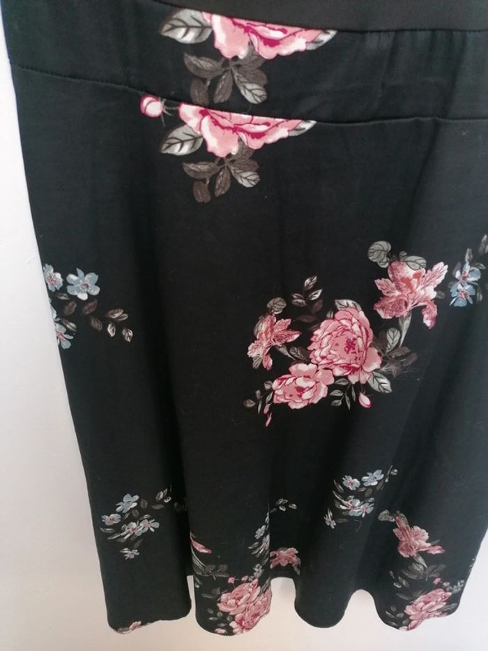 Robe noire à fleurs - photo numéro 3