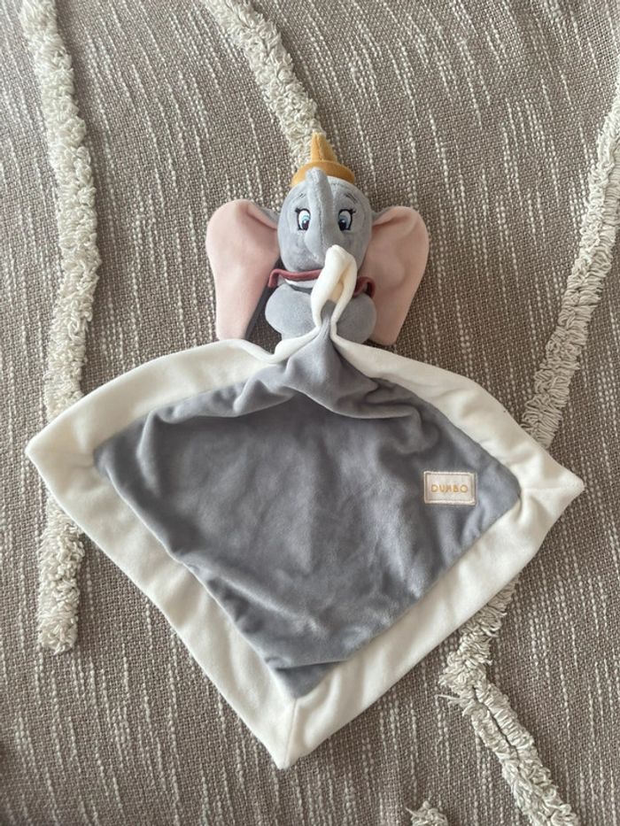 Peluche doudou plat mouchoir 38cm Disney dumbo éléphant gris parfait état