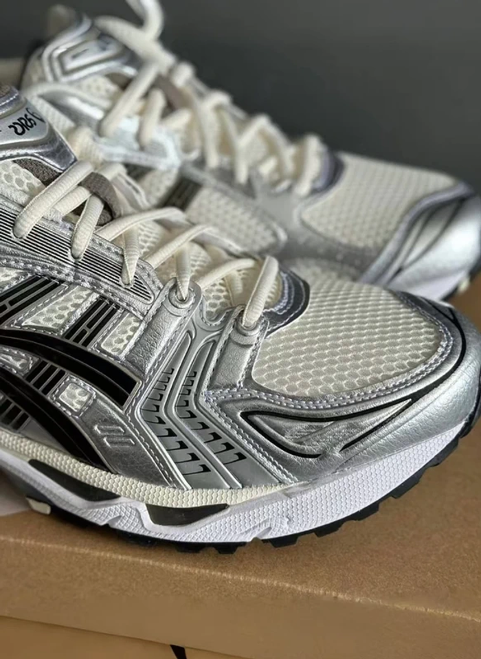 Asics Gel Kayano 14 taille 42 - photo numéro 4