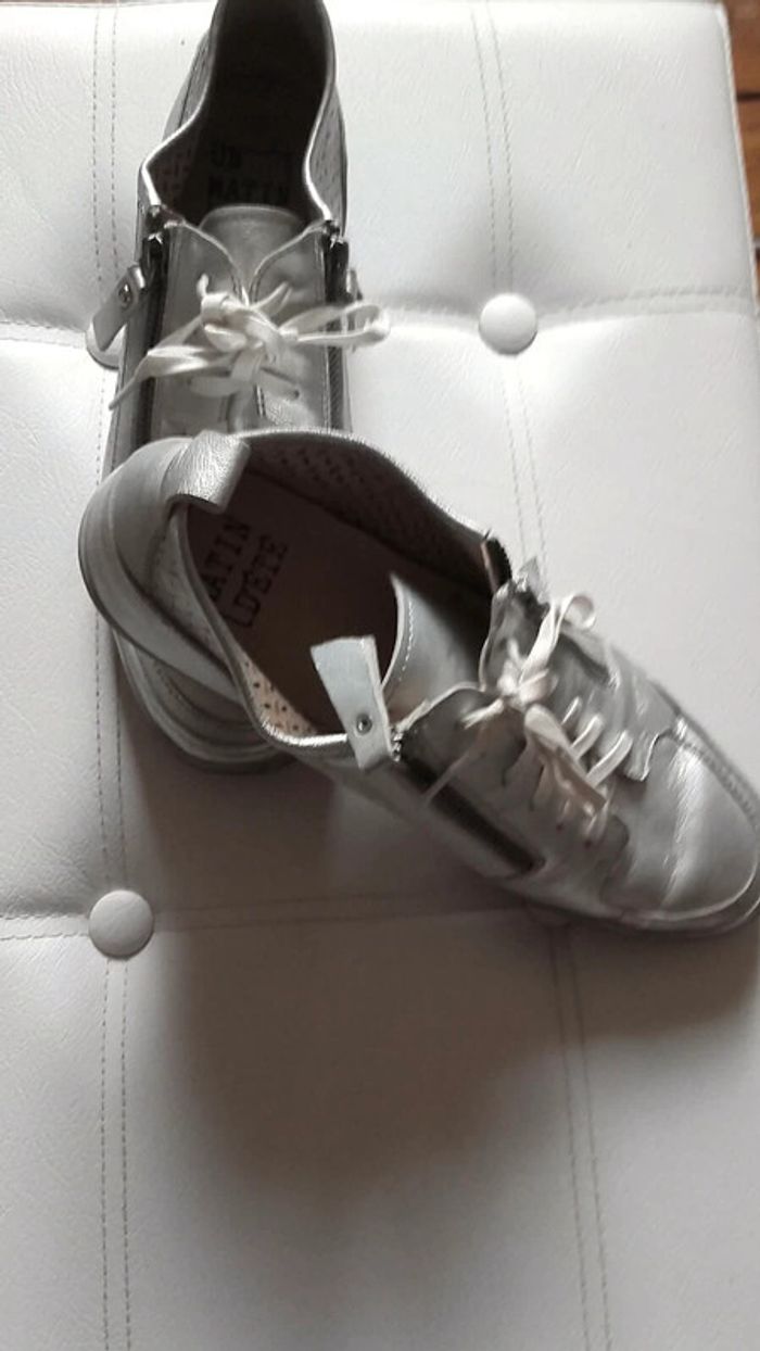 Paire de chaussures plates