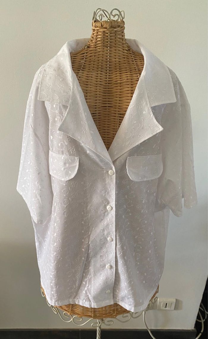 Chemise vintage cousue main blanche avec broderies manches courtes taille M - photo numéro 2