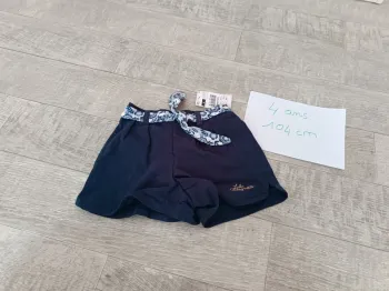 Short Lulu castagnette 4 ans 104 cm neuf avec étiquette
