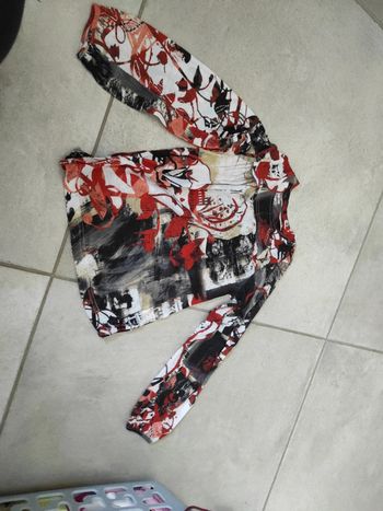 Tee shirt 3 pommes 5 ans neuf