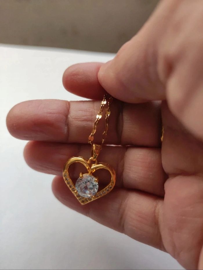 Collier avec pendentif (neuf)