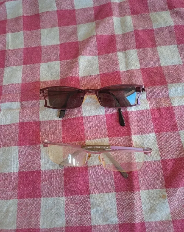 2 paires de lunettes vue Et solaire.