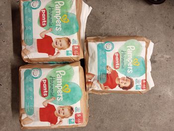 3 paquet de couche Pampers harmonie pants taille 5 et 6 a 28€