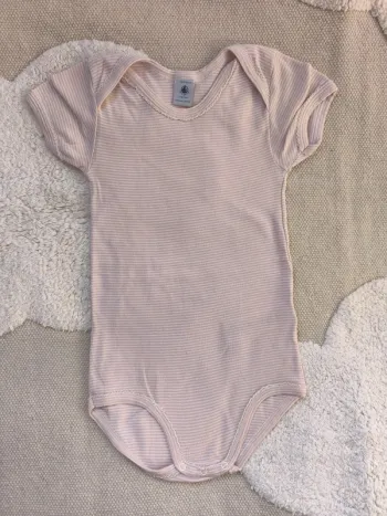 👕 Body milleraies rose pastel Petit Bateau – Taille 4 ans – Bon état