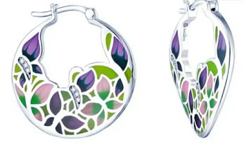 Boucles d'oreilles originales pour femme MOISS. En argent de haute qualité avec une surface rhodiée

2.7 x 2.5 cm