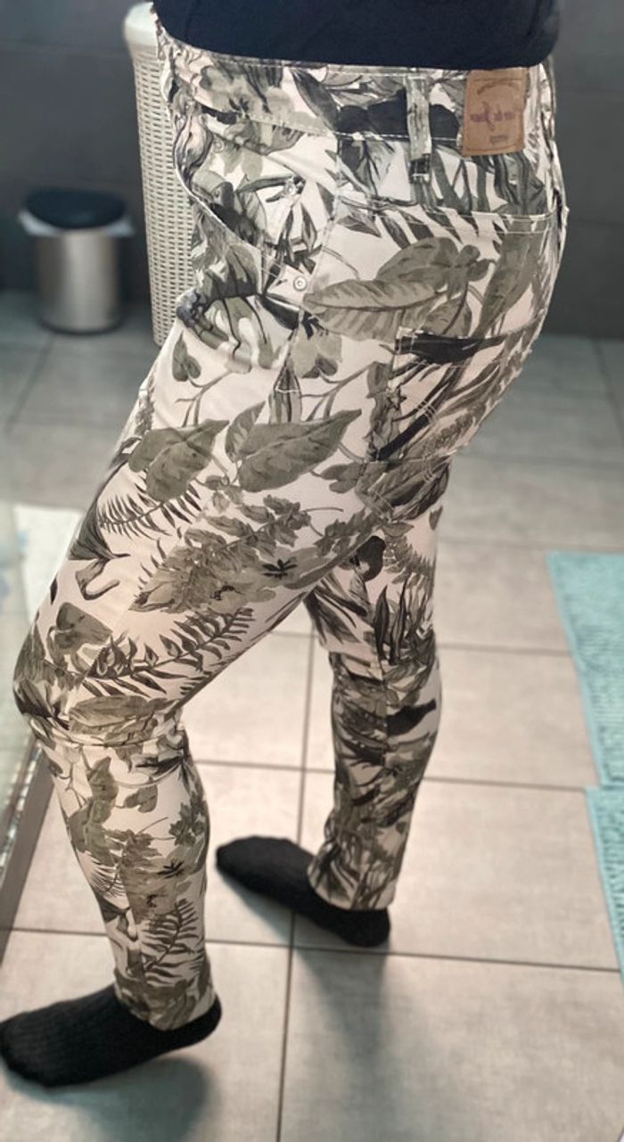 Pantalon kaki motifs - photo numéro 2