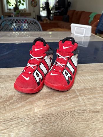 Basket Nike uptempo pointure 23.5