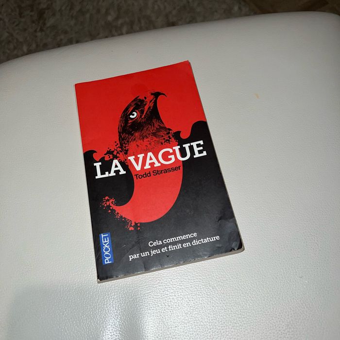 Livre la vague (Todd strasser)