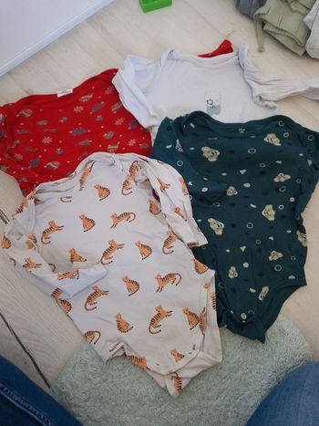 Lot de 4 bodie 18 mois