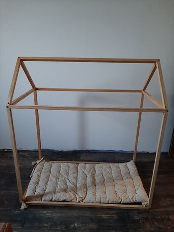 Cabane en bois et tapis de sol