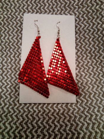 Boucles d'oreilles résilles rouges