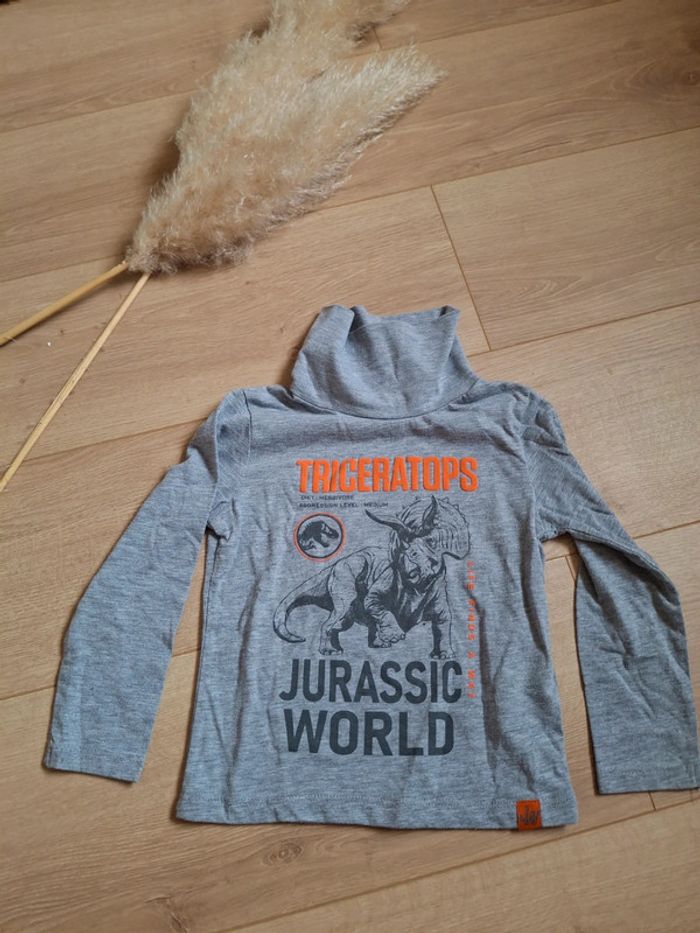 Pull Jurassic World