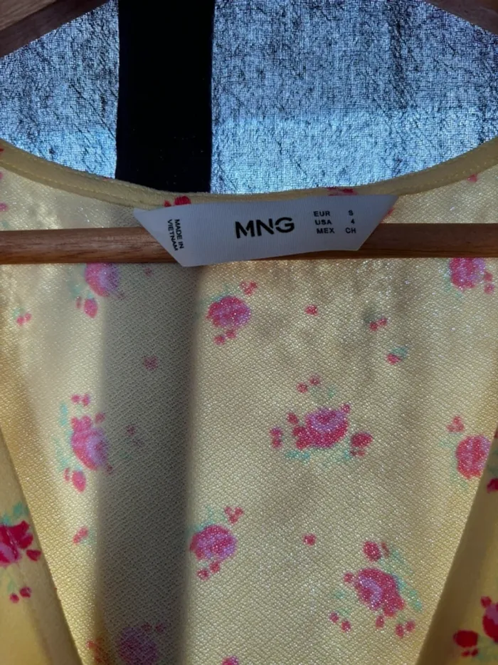Robe jaune à fleurs rouges - photo numéro 4