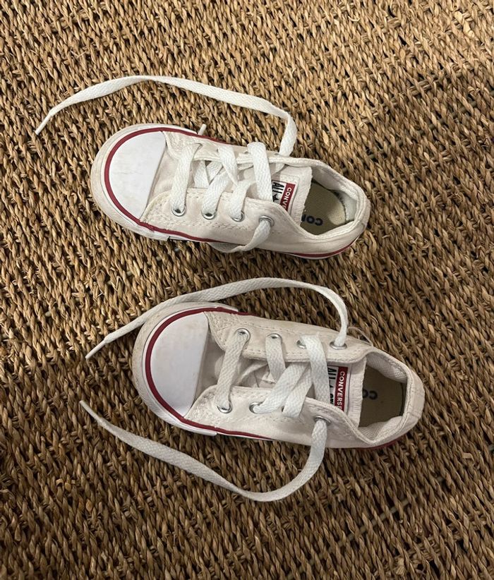 Converses basses blanches pointure 23 - photo numéro 2