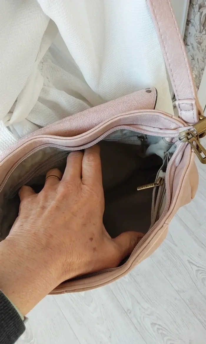 Sac rose bandoulière en parfait état, comme neuf 👍 - photo numéro 9