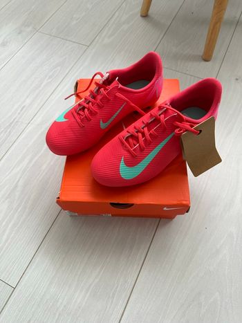 Paire de crampon Nike  neuve 