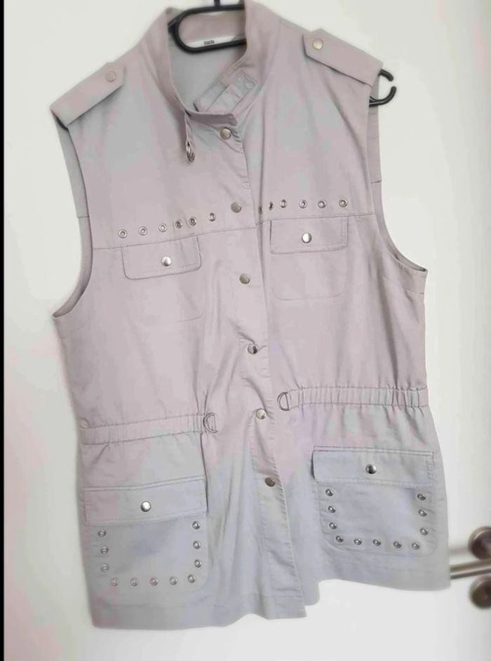 Veste  sans  manches taille  42