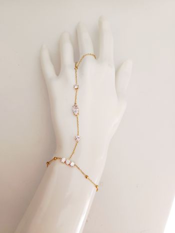Bracelet Main chaine perlé et cristaux de zirconium blanc 