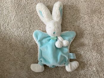 Doudou plat amande lapin pompon Doudou & Compagnie🌻