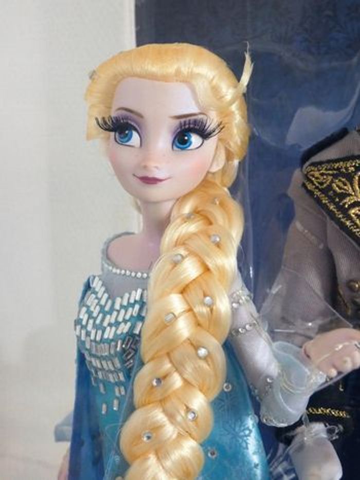 Poupée édition limitée elsa et Hans fairytale Disney NEUVE - photo numéro 4
