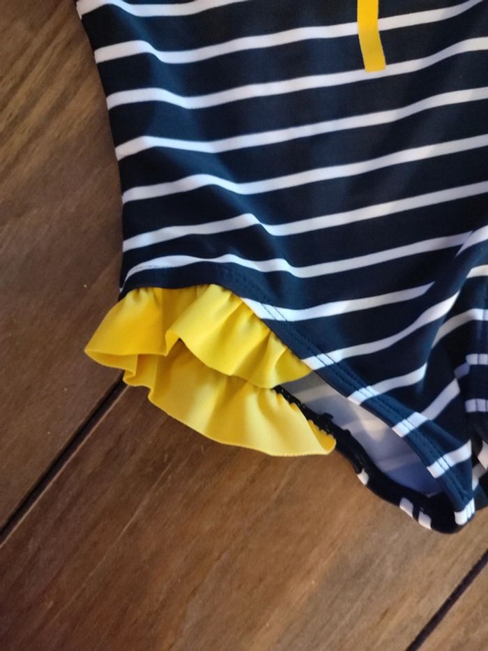 Maillot de bain une pièce bébé : neuf - photo numéro 3