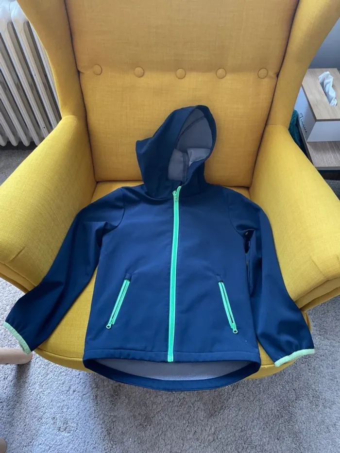 Veste sport deperlante