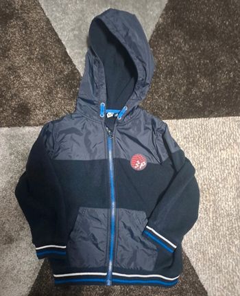 Veste à capuche 5-6 ans mi saison