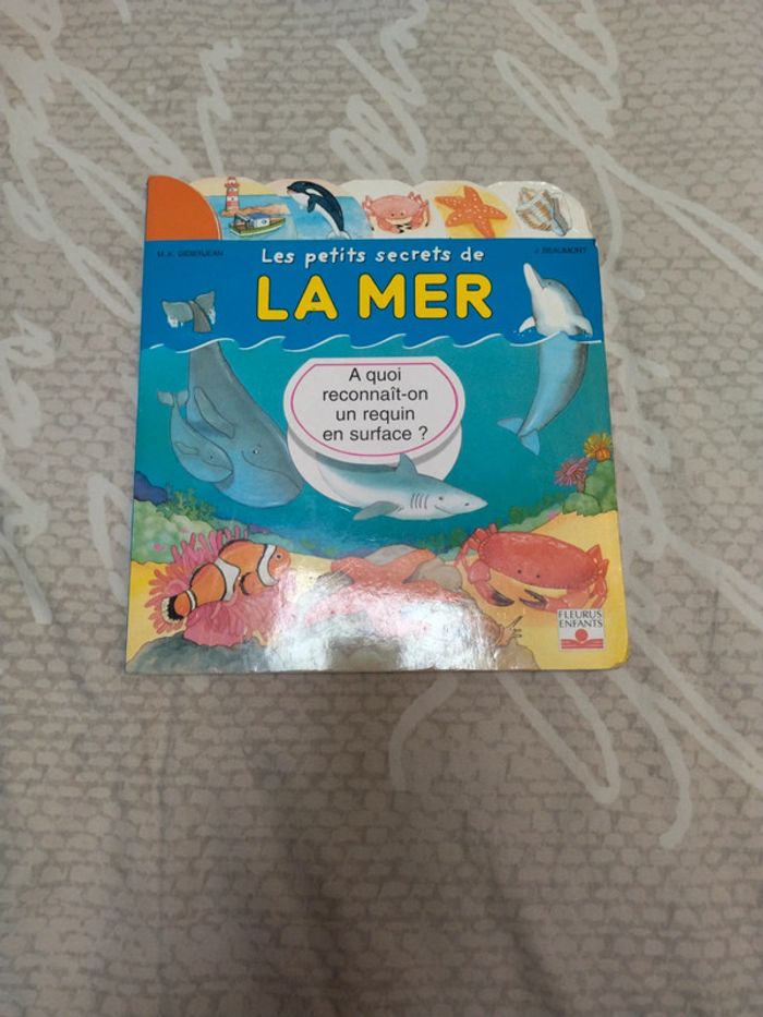 Livre les petits secrets de la mer