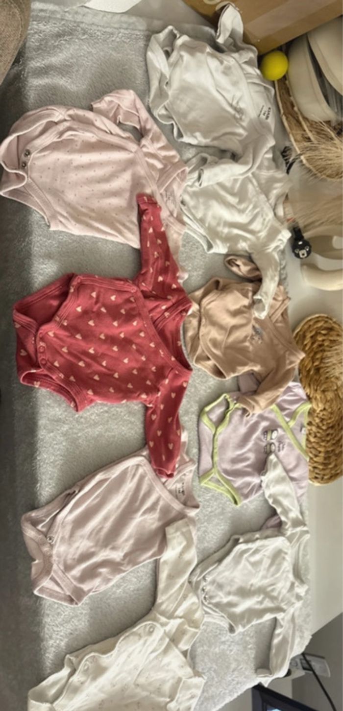 Lot de 17 bodies  bébé fille