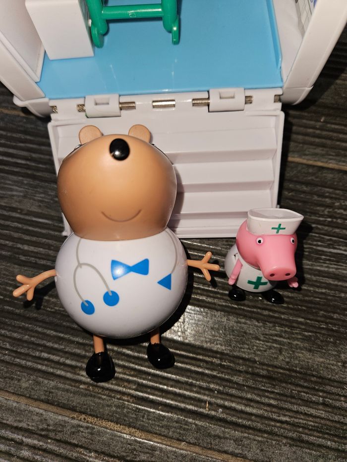 Ambulance peppa pig - photo numéro 3