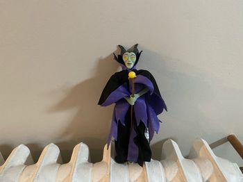 Poupée maléfique la belle au bois dormant